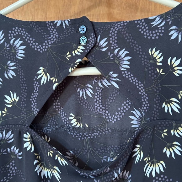 LOFT Gray Patterned Women's Blouse - Picture 5 of 7